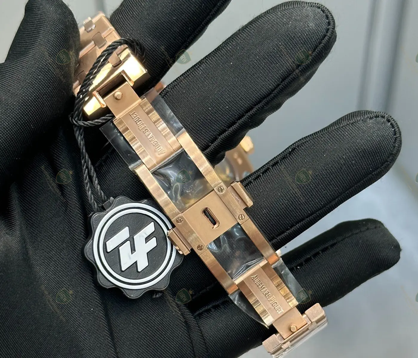 Audemars Piguet Royal Oak Selfwinding 15500OROO1220OR01 the 18K rose gold black dial edition - Image 4