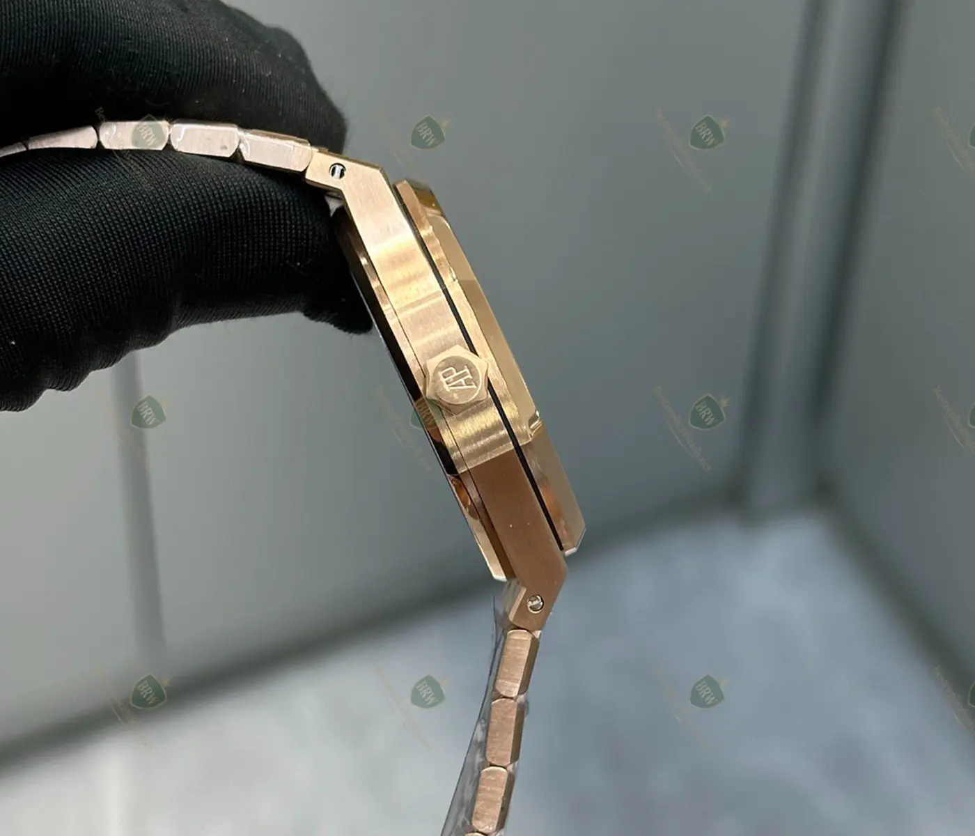 Audemars Piguet Royal Oak Selfwinding 15500OROO1220OR01 the 18K rose gold black dial edition - Image 6