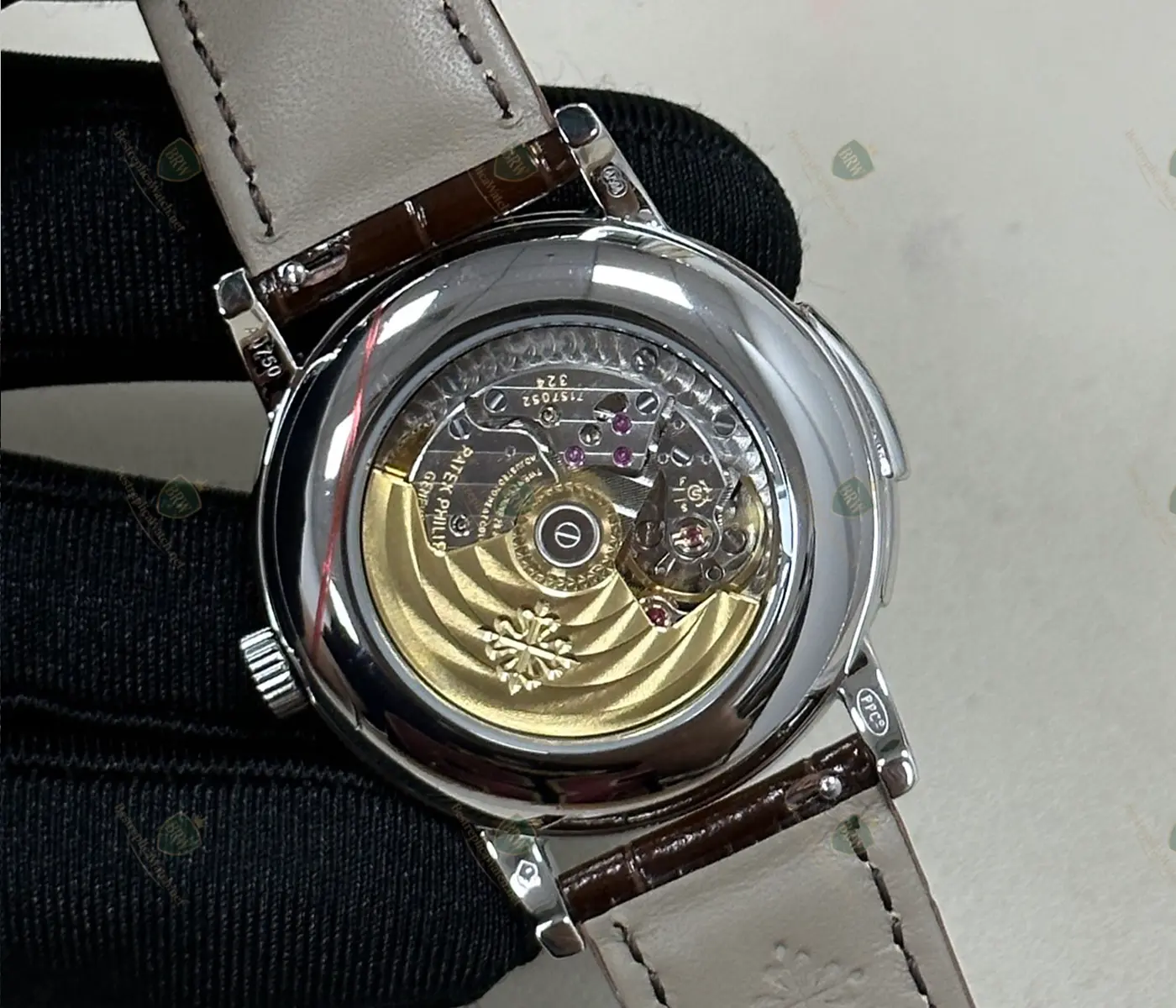 Patek Philippe Calatrava Ref 5127G 18K white gold cream enamel dial vintage style dress watch edition - Image 6