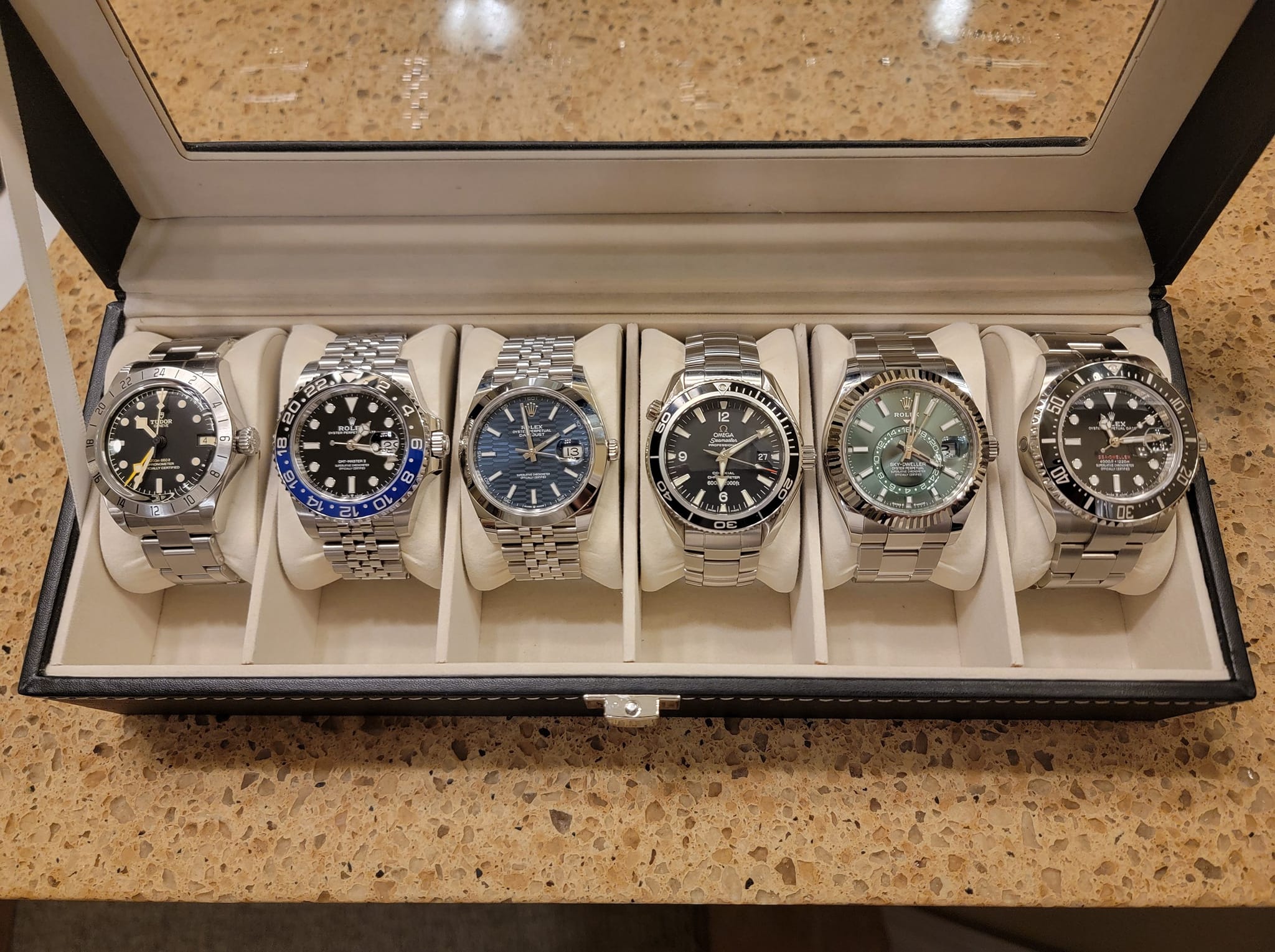 Richard Mille RM 67 02 Automatic white Quartz TPT blue rubber strap variant photo review