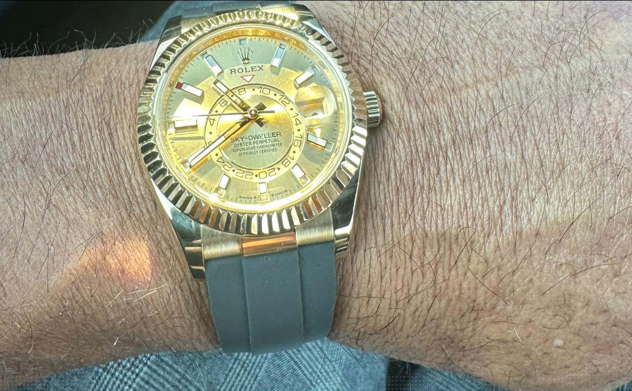 Richard Mille RM 67 02 Automatic white Quartz TPT blue rubber strap variant photo review