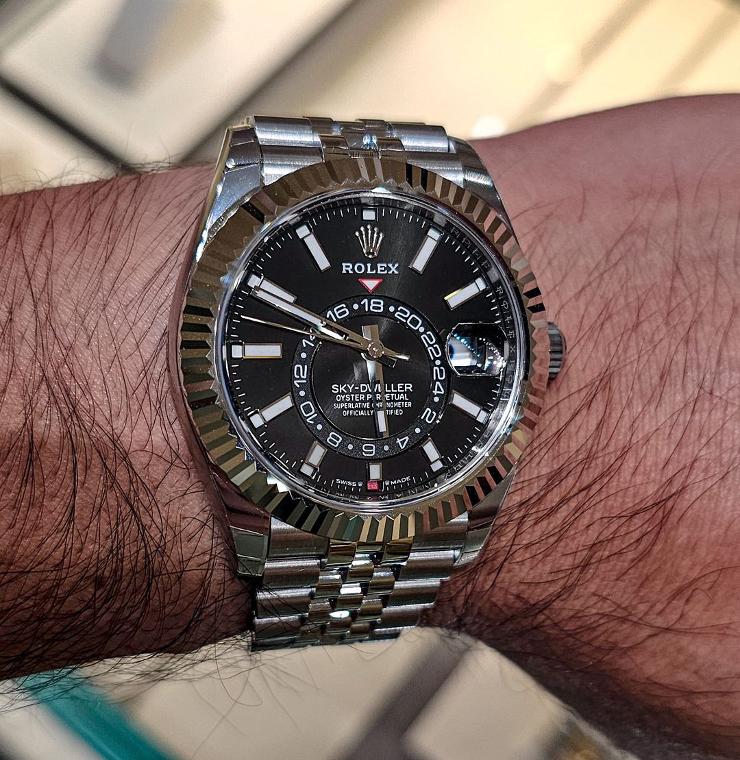 Richard Mille RM 67 02 Automatic white Quartz TPT blue rubber strap variant photo review